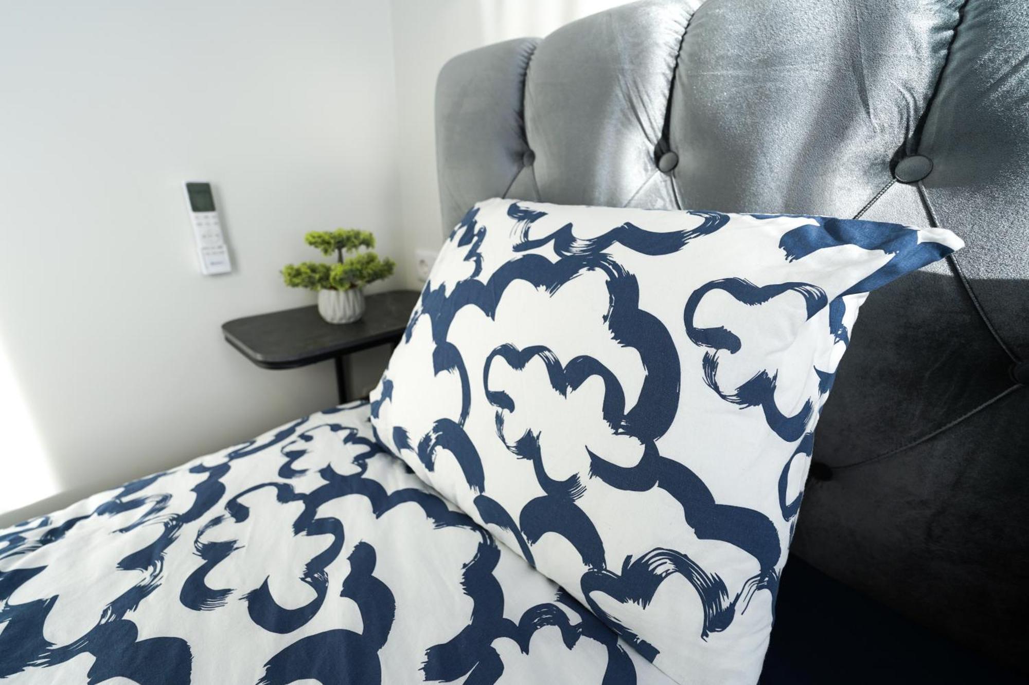 Amber Light Self-Check-In Apartments Каунас Екстериор снимка